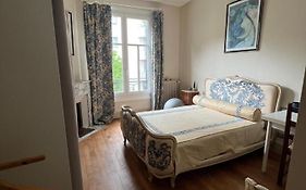 Hyper Centre ,Jolie Chambre Climatisee Avec Parking Securise Gratuit